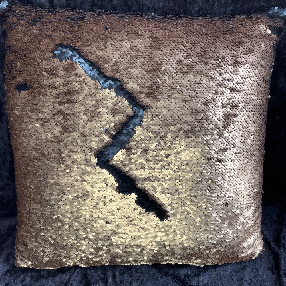 Throw pillow